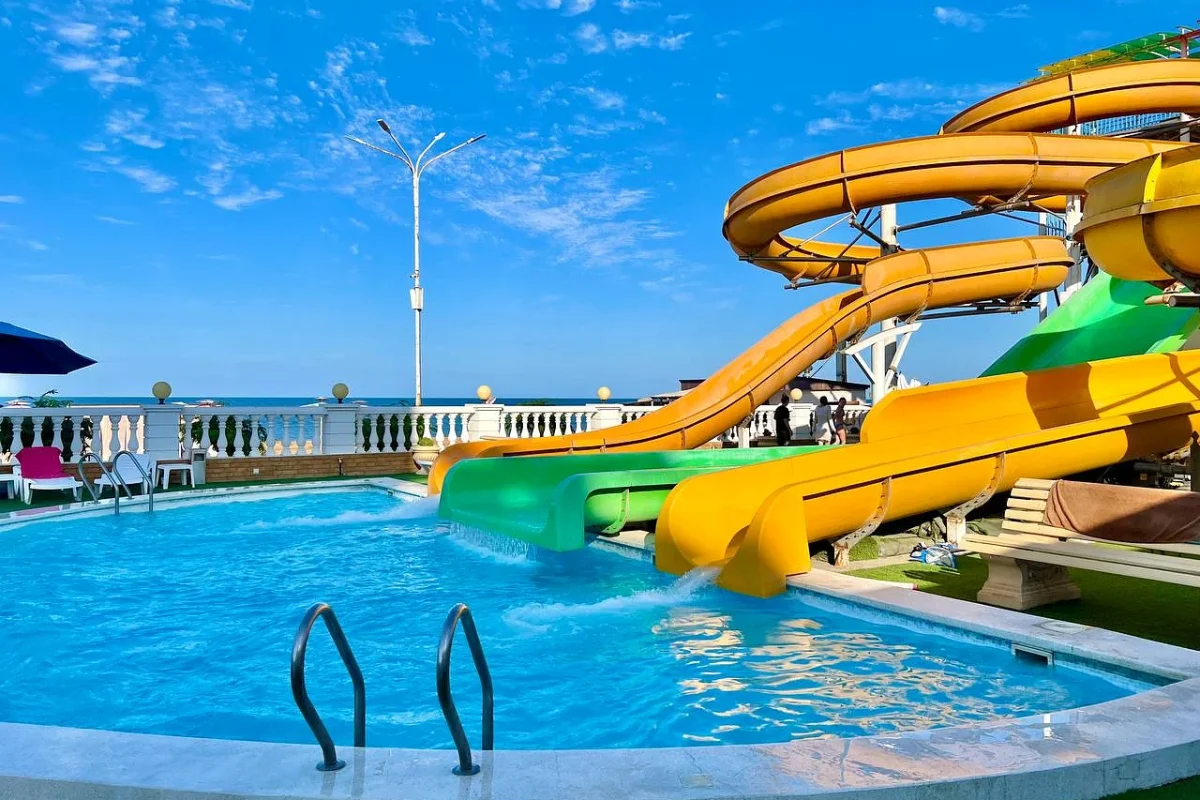 Отель Golden Beach: общая инфраструктура и атмосфера отеля