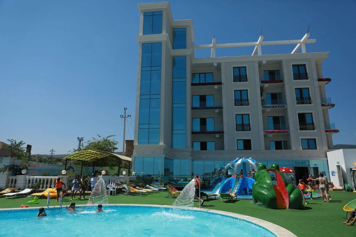 Отель Golden Beach: общая инфраструктура и атмосфера отеля